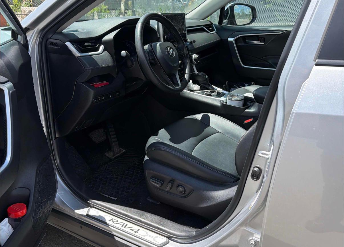 2023 Toyota RAV4 — photo 5